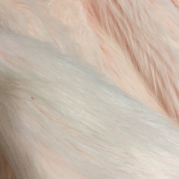 Pink faux fur coat - Picture 2 of 2